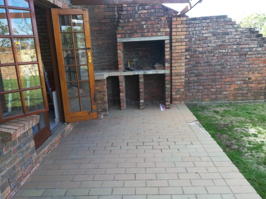To Let 3 Bedroom Property for Rent in Lovemore Park Eastern Cape